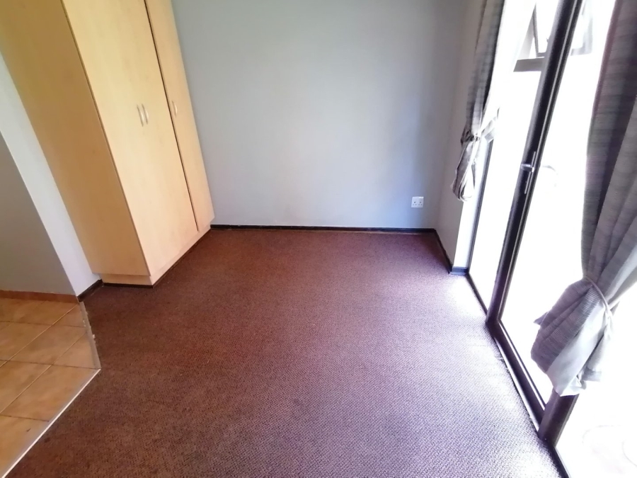 To Let 1 Bedroom Property for Rent in Vredenhof Sh Free State